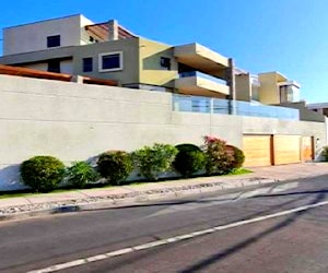 Casa Remodelada con Grandes Espacios/ Sector Sur