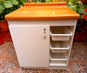 <p>Mueble con verdulero</p>