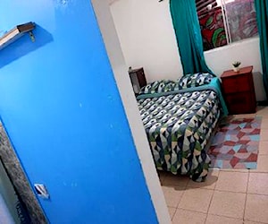 <p>Pieza central c/baño privado amoblada</p> image