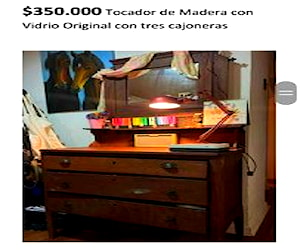 <p>Tocador antiguo de madera antiguo</p>