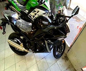 Motocicleta motorrad r150 negro