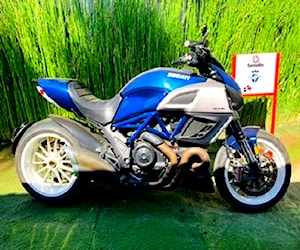 Ducati diavel 1200 blue