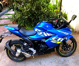 Moto Suzuki modelo GSX 150 FI