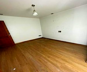 <p>Arriendo pieza centro de Chillán</p>