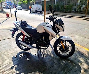 Moto blanca honda 125 twuiter