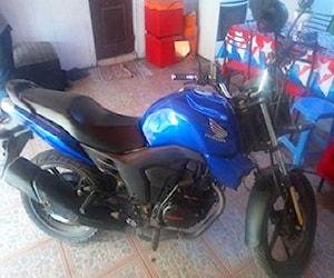 Honda CB 150 azul