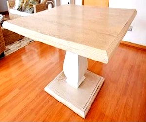 <p>Mesa comedor cuadrada 8personas,140cm. Pie central</p>