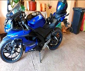 Yamaha r15 v3, 2022 