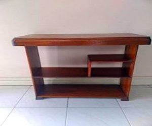 <p>Mesa Antigua,Disponible, Madera</p>