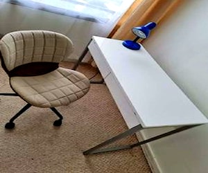 Escritorio y silla de escritorio como nuevo