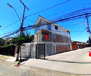 Oportunidad casa de 3 pisos de 4h y 2b quilicura