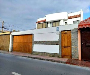 Excelente Casa en Gran Via, costanera sur 4d/4b