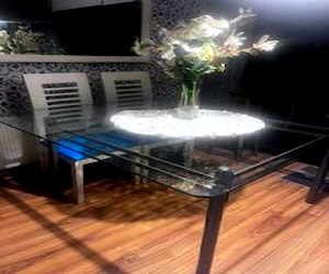 <p>Mesa comedor 8 personas 1,6 metros cuadrados</p>