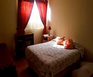 <p>Dormitorio amoblado en la florida</p> image