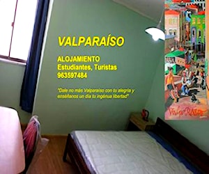 <p>Arriendo habitaciones a estudiantes</p> image