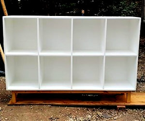 <p>Mueble blanco, tipo estante para el hogar terciado</p>