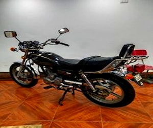 Moto Honda V-men 