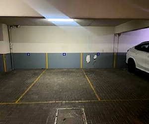 Arriendo estacionamiento a una cuadra metro colon 