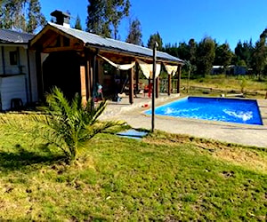 Terreno con casa y piscina