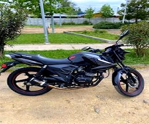 Motorrad Naked 150