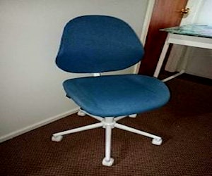 <p>Escritorio más silla</p>