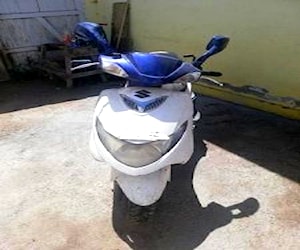 moto scooter Suzuki an125 