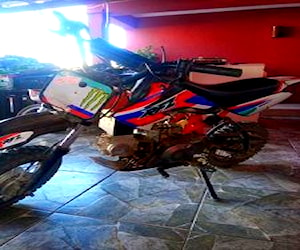 Moto 70cc 4 tiempo semiautomatica