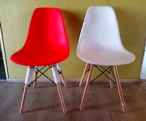 <p>Silla Eames de exhibición de tienda </p>