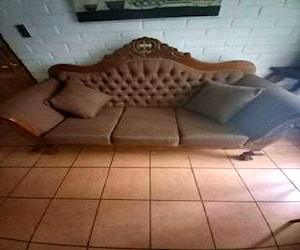 Dos sillones en muy buen estado, de madera