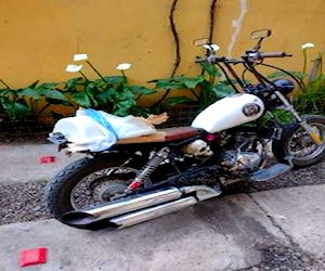 Moto Um Renegade 200