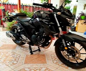 FZ 25 moto