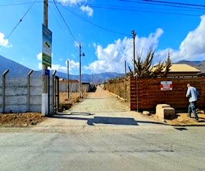 Terreno con luz y agua