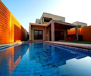 Los andes - vende casa 3d 3b 2 pisos con piscina