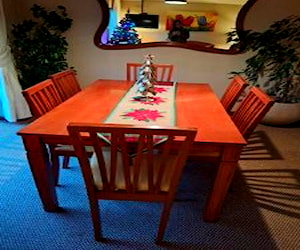 <p>Comedor con 6 sillas</p>