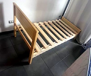 <p>Cama de 1 plaza con colchón cic en muy buen estado</p>