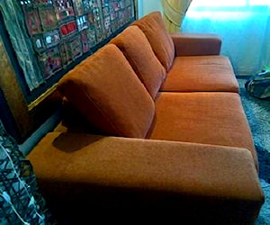 <p>Sofa de tres cuerpos</p>