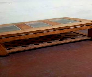 Mesa de centro grande de madera con vidrio