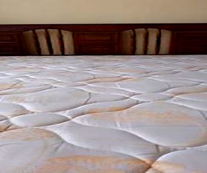 <p>Cama dos plazas de madera nativa</p>