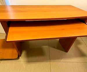 <p>Mesa para escritorio en buen estado</p>