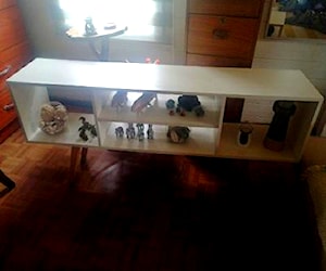 <p>Mesa para tv poco uso</p>