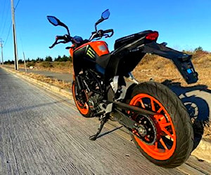 Moto ktm duke 200 (solo 85 km)