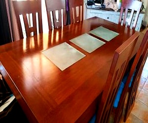 <p>comedor usado de 8 sillas</p>