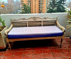 <p>Sillón de madera tallada </p>