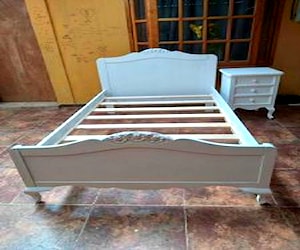 <p>Cama normando con velador</p>