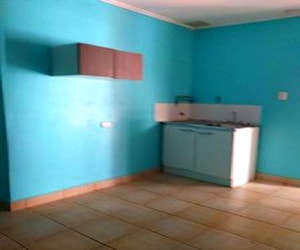 <p>habitación baño privado 175.000 sector ce</p>