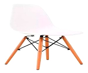 <p>2 Sillas Eames infantil nuevas</p>