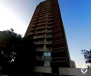 Hermoso departamento en condominio cercano a metro