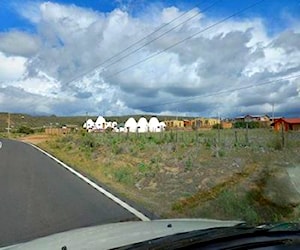 Terrenos Guanaqueros Orilla de Carretera