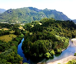 Parcela 5 mil mt2 Curarrehue, orilla rio Trancura