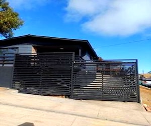 Hermosa casa más cabaña en el Quisco 